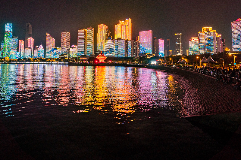 台湾导游带你去重庆旅游(重庆旅游带什么特产回去)