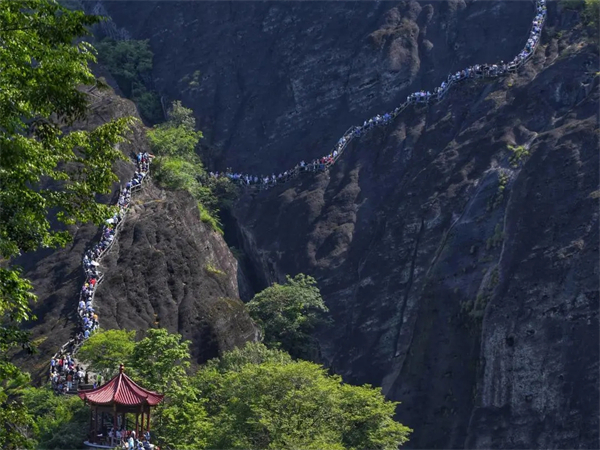 厦门机场包车多少钱一天，漳州到厦门包车多少钱